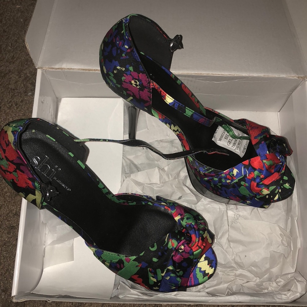 Heels - Picture 2 of 6
